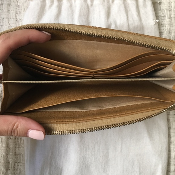 Authentic Marc Jacobs Quilted Wallet - Picture 3 of 7